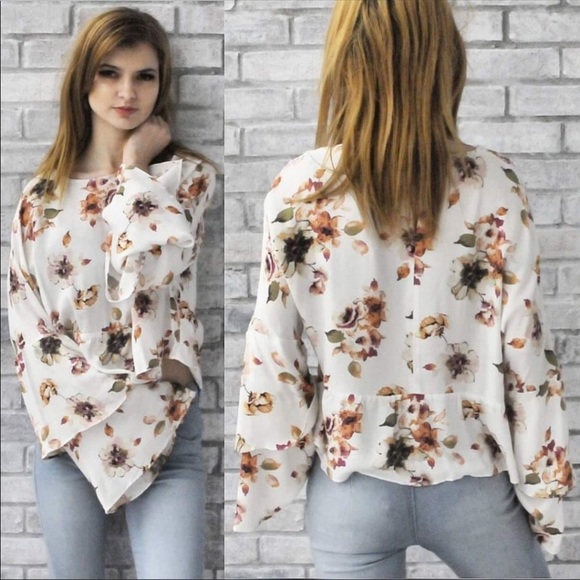NEW!  BELL SLEEVE FLORAL TOP - Picture 2 of 2